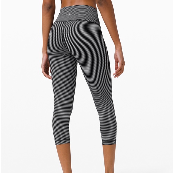 lululemon athletica Pants - 🆕 Lululemon Wunder Under HR Crop 21”